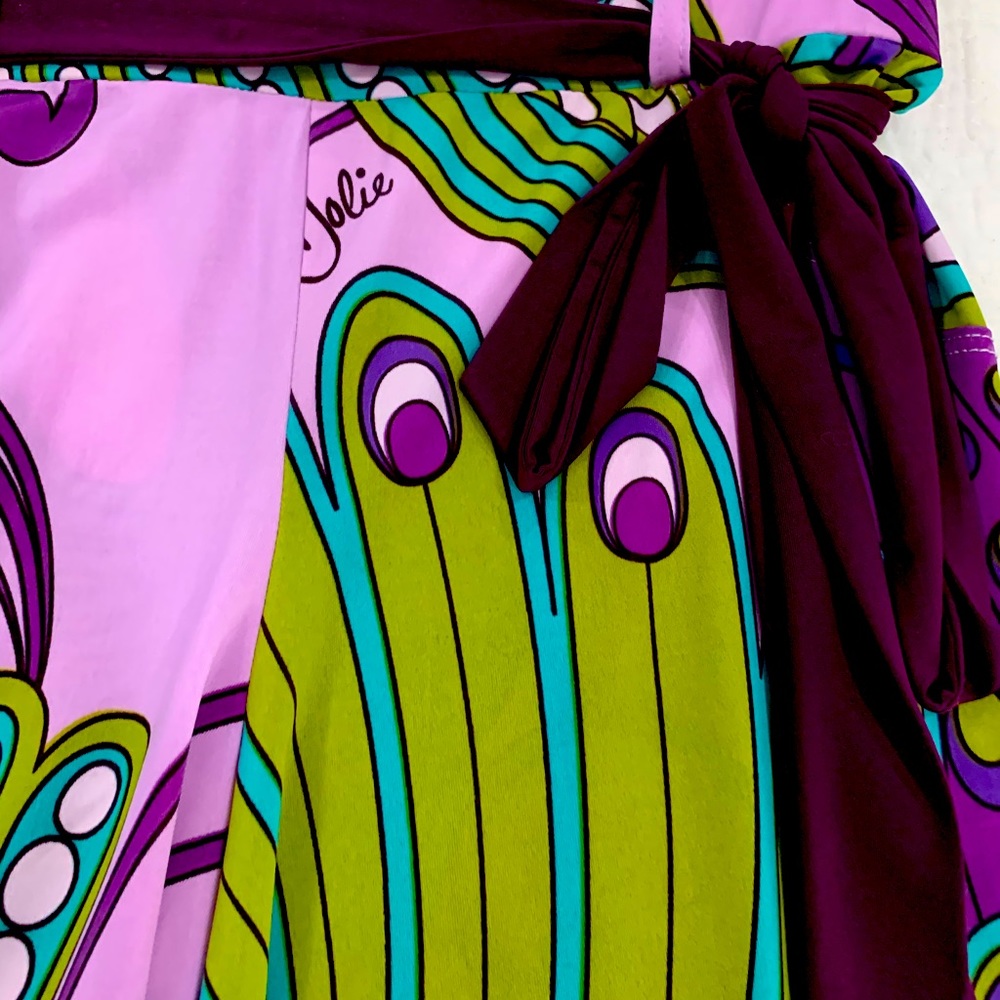 A beautiful colorful Capri pants